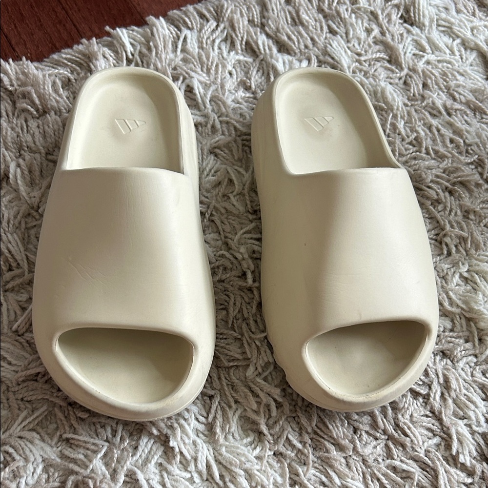 Cream Yeezy slides
